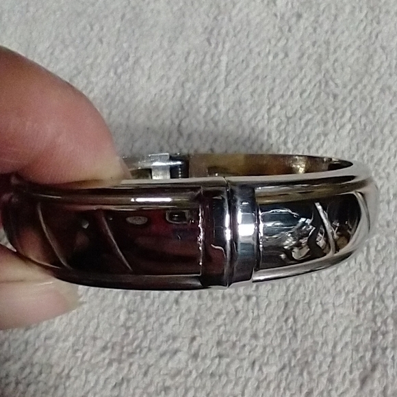 Silvertone hinged bangle bracelet - Picture 1 of 6